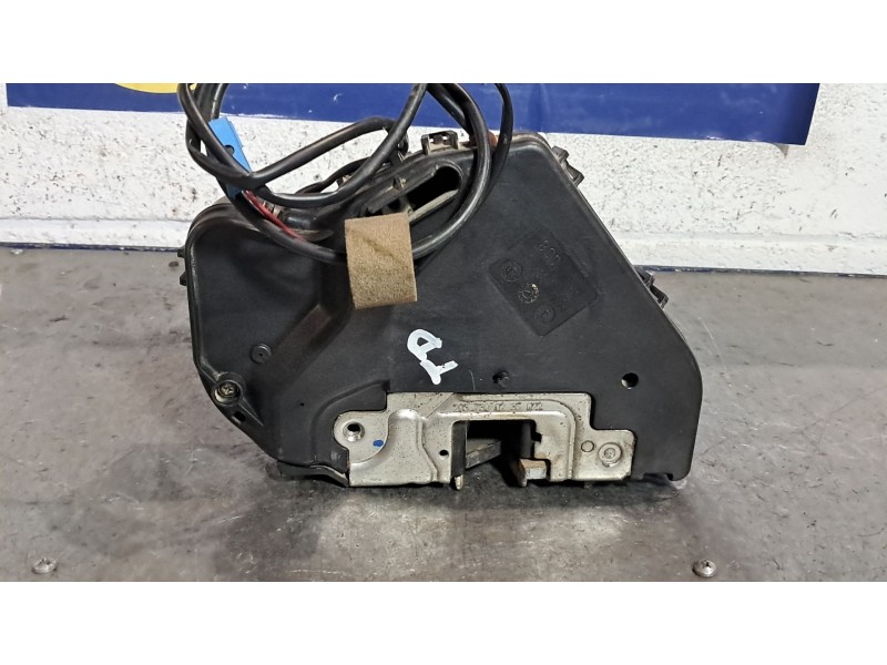 Recambio de cerradura puerta trasera derecha para mercedes clase c (w203) berlina referencia OEM IAM   