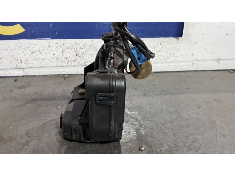 Recambio de cerradura puerta trasera derecha para mercedes clase c (w203) berlina referencia OEM IAM   