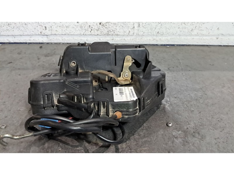 Recambio de cerradura puerta trasera derecha para mercedes clase c (w203) berlina referencia OEM IAM   
