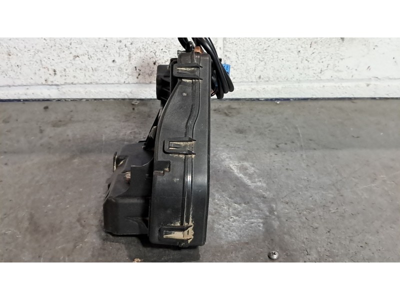 Recambio de cerradura puerta trasera izquierda para mercedes clase c (w203) berlina referencia OEM IAM   