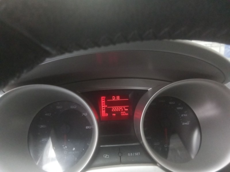 seat ibiza (6j5) del año 2008