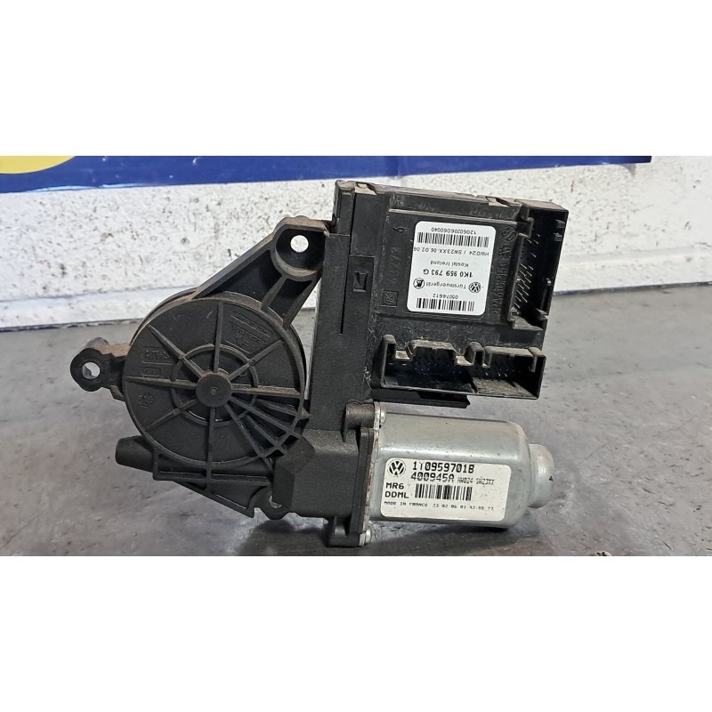 Recambio de motor elevalunas delantero izquierdo para volkswagen caddy ka/kb (2k)  | 0.04 - ...  | 0.04 - ... referencia OEM IAM