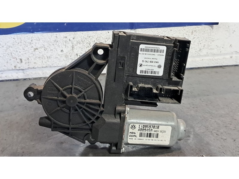 Recambio de motor elevalunas delantero izquierdo para volkswagen caddy ka/kb (2k)  | 0.04 - ...  | 0.04 - ... referencia OEM IAM
