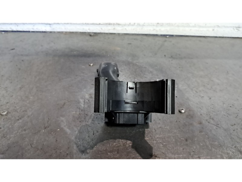 Recambio de mando limpia para volkswagen golf iv berlina (1j1) 1.8 t referencia OEM IAM 4B0953503H   Recambio de mando limpia para volkswagen golf iv berlina (1j1) 1.8 t referencia OEM IAM 4B0953503H