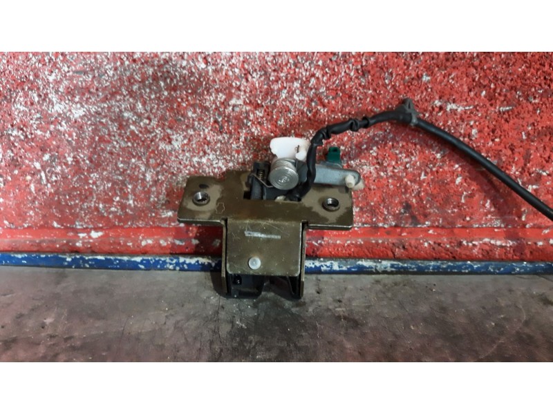 Recambio de cerra. malet. porton para nissan primera referencia OEM IAM    Recambio de cerra. malet. porton para nissan primera referencia OEM IAM