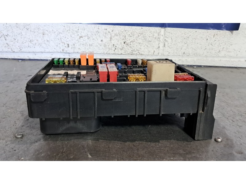 Recambio de caja reles fusibles para volkswagen golf v berlina (1k1) gti referencia OEM IAM 1K0937124K  
