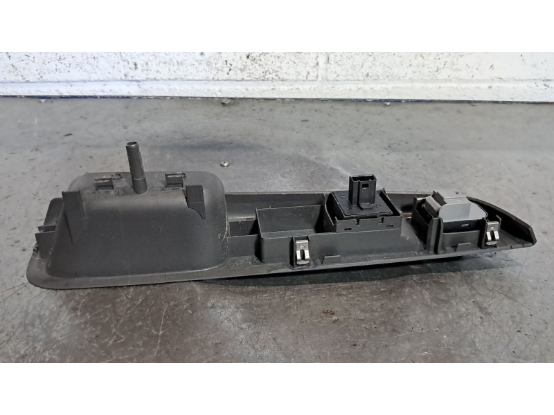 Recambio de mando elevalunas delantero izquierdo para volkswagen golf v berlina (1k1) gti referencia OEM IAM   