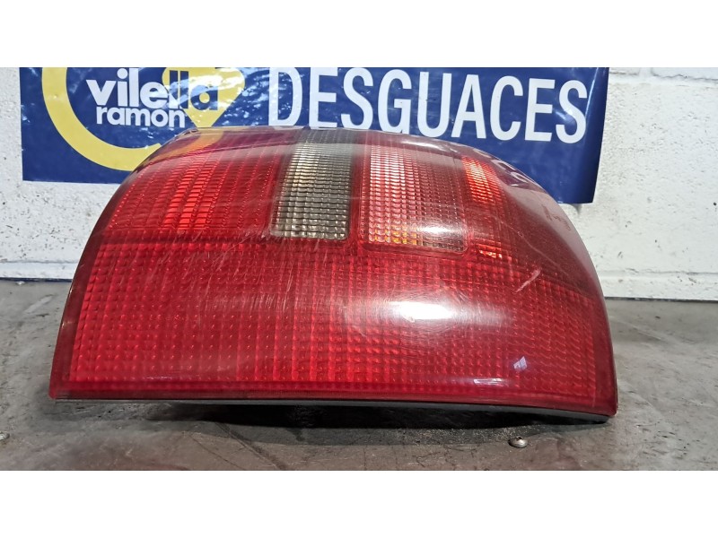 Recambio de piloto trasero derecho para audi a4 2.5 tdi referencia OEM IAM   