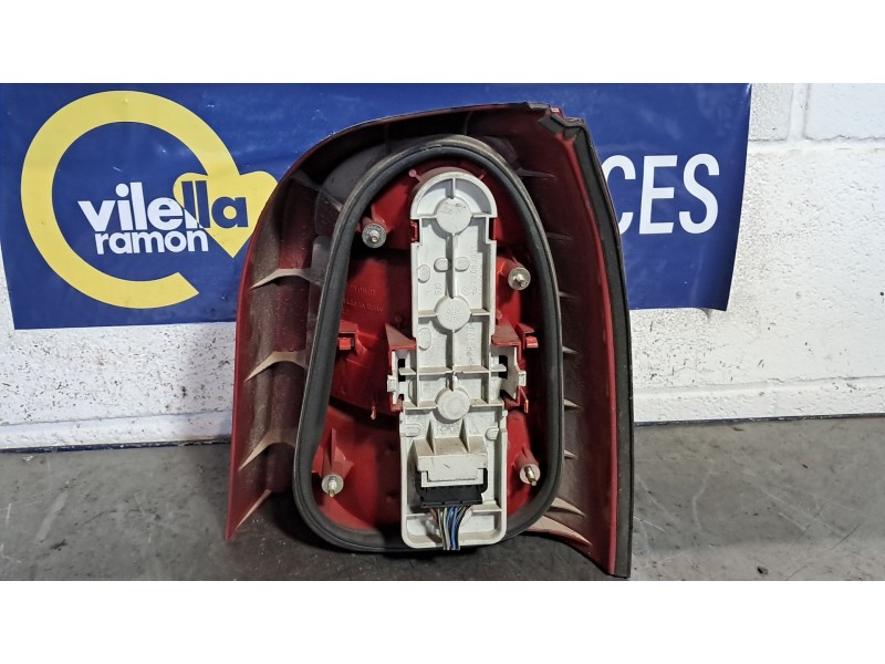 Recambio de piloto trasero izquierdo para audi a4 2.5 tdi referencia OEM IAM   