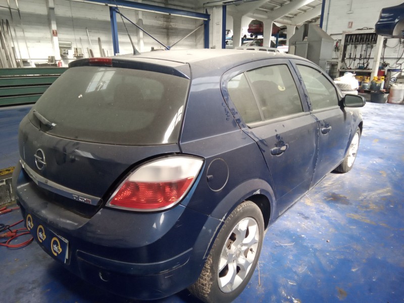 opel astra h berlina del año 2004