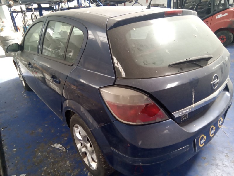 opel astra h berlina del año 2004