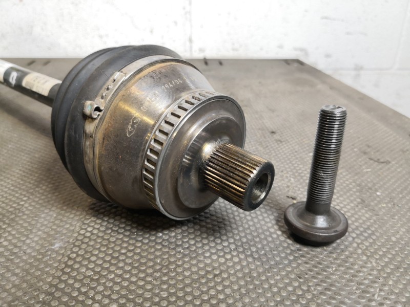 Recambio de transmision delantera derecha para audi a4 2.0 tdi 143 multitronic dpf referencia OEM IAM 8E0407272BJ  