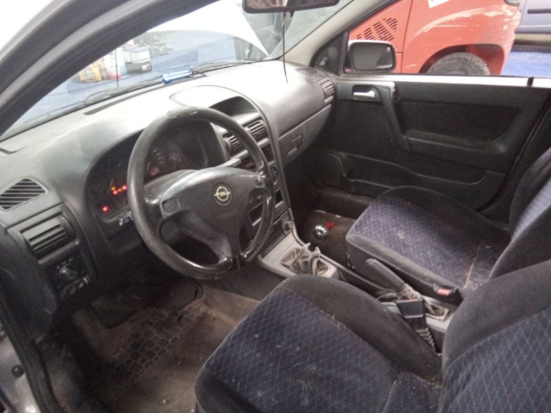 opel astra g berlina del año 2000