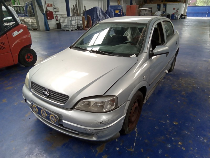opel astra g berlina del año 2000