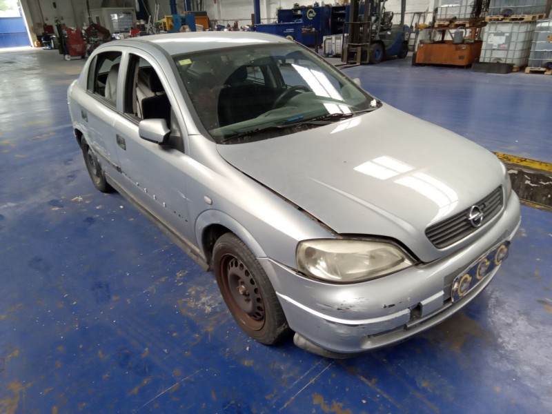 opel astra g berlina del año 2000