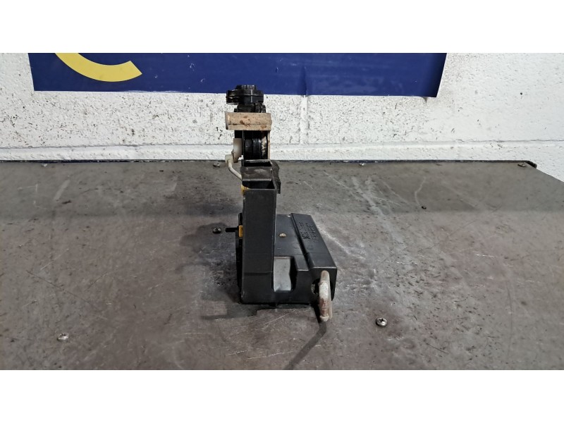 Recambio de cerradura puerta trasera derecha para kia rio referencia OEM IAM 2XIRR  