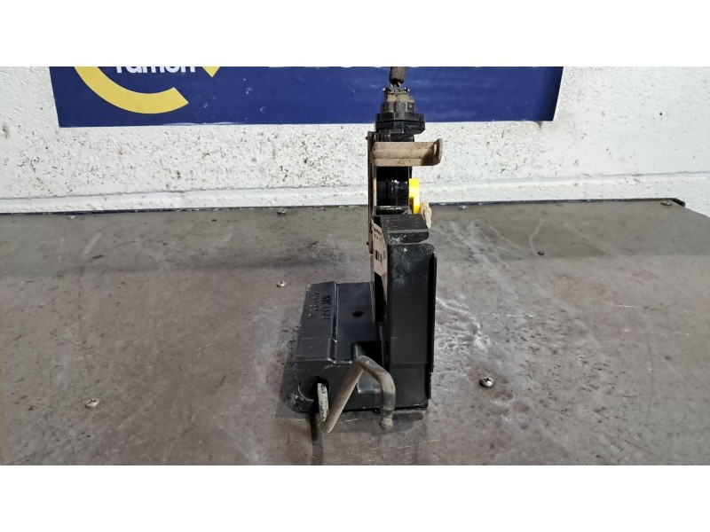 Recambio de cerradura puerta trasera izquierda para kia rio referencia OEM IAM 2XIRL  