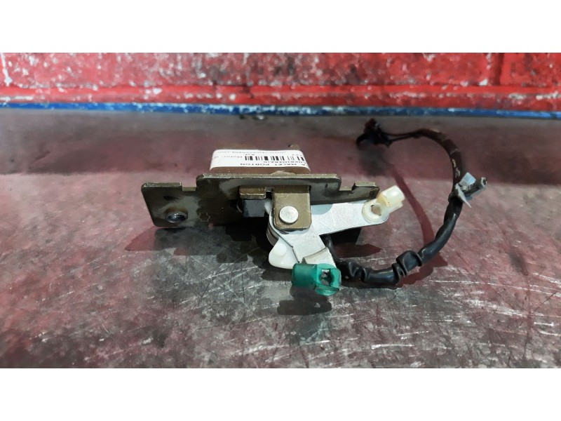 Recambio de cerra. malet. porton para nissan primera referencia OEM IAM    Recambio de cerra. malet. porton para nissan primera referencia OEM IAM