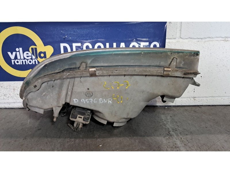 Recambio de faro derecho para kia carnival ii 2.9 cdri ex referencia OEM IAM   