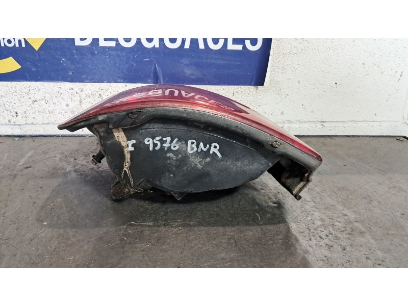 Recambio de piloto trasero izquierdo para kia carnival ii 2.9 cdri ex referencia OEM IAM   