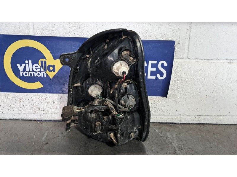 Recambio de piloto trasero izquierdo para kia carnival ii 2.9 cdri ex referencia OEM IAM   