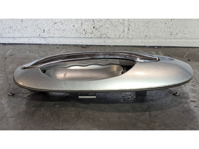 Recambio de maneta exterior lateral izquierda para kia carnival ii 2.9 cdri ex referencia OEM IAM   