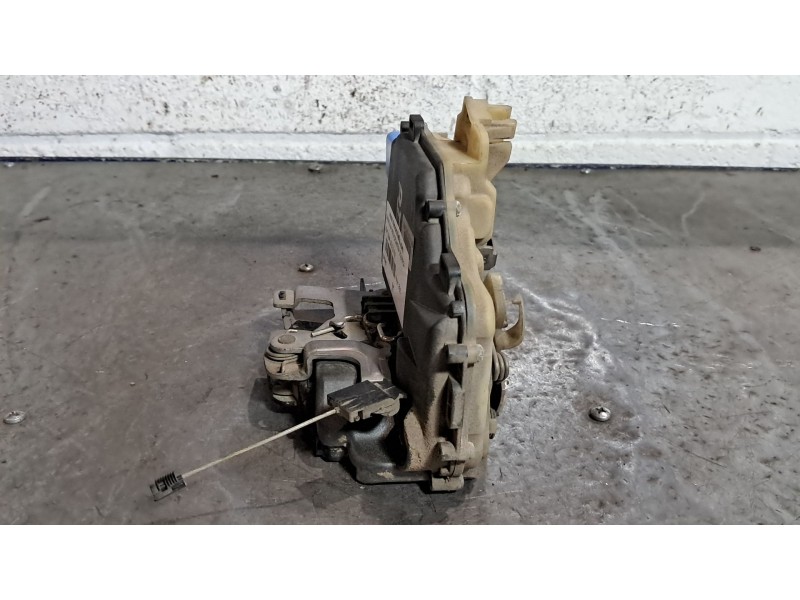 Recambio de cerradura puerta delantera izquierda para seat ibiza (6l1) 1.4 16v referencia OEM IAM 3B1837015AM  