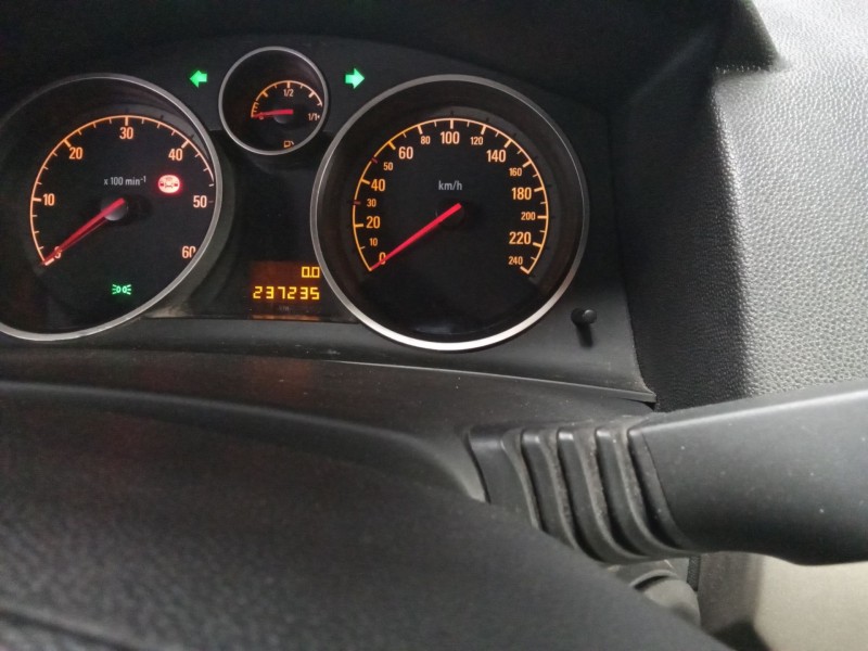 opel astra h berlina del año 2008