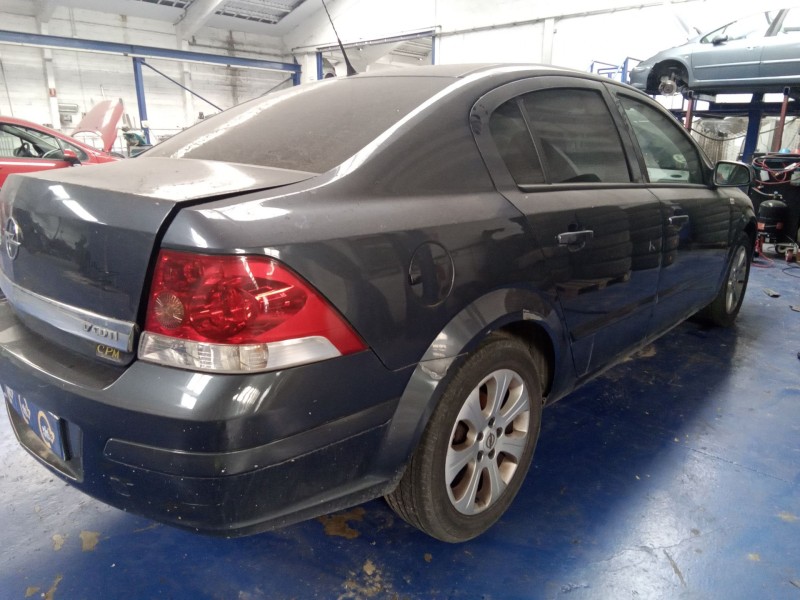 opel astra h berlina del año 2008