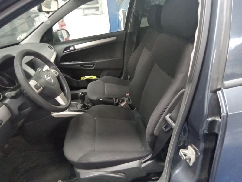 opel astra h berlina del año 2008