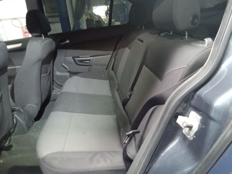 opel astra h berlina del año 2008