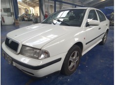 skoda octavia berlina (1u2) del año 2000