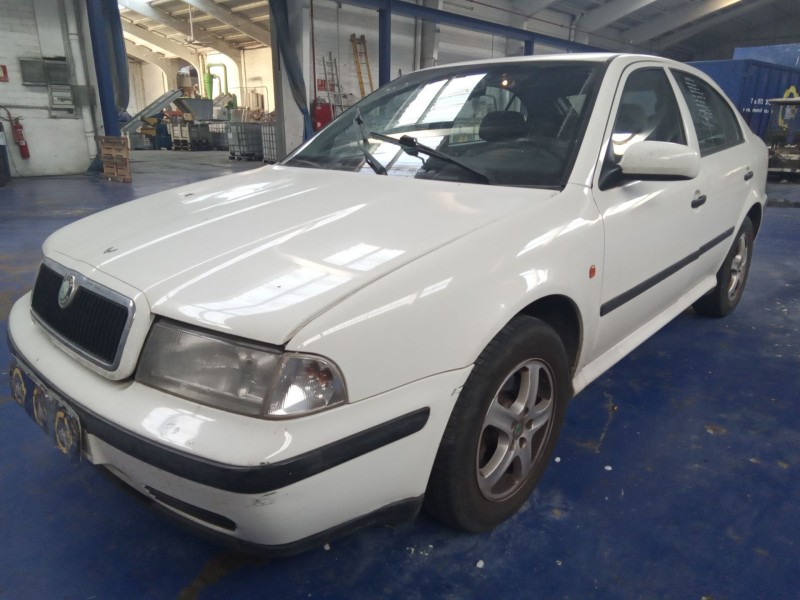 skoda octavia berlina (1u2) del año 2000
