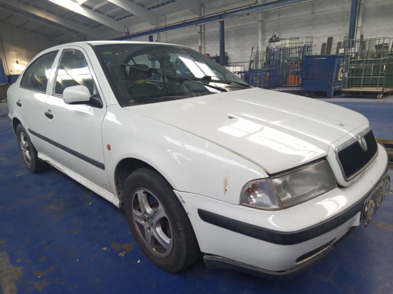 skoda octavia berlina (1u2) del año 2000