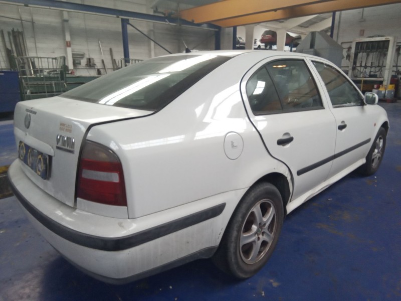 skoda octavia berlina (1u2) del año 2000