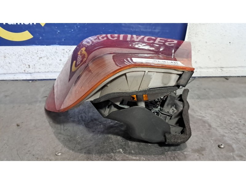 Recambio de piloto trasero derecho para bmw serie 3 berlina (e46) 320d referencia OEM IAM    Recambio de piloto trasero derecho para bmw serie 3 berlina (e46) 320d referencia OEM IAM