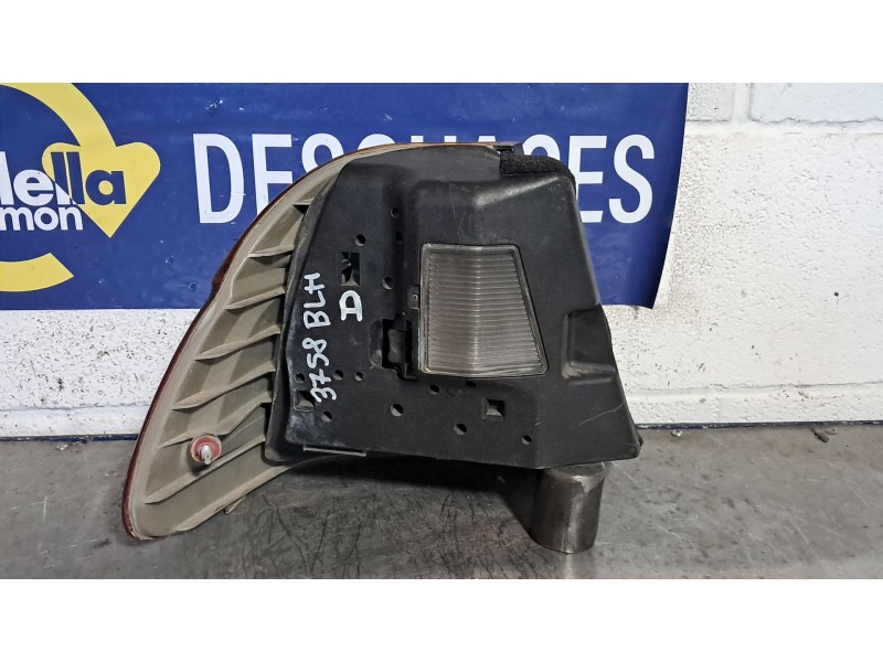 Recambio de piloto trasero derecho para bmw serie 3 berlina (e46) 320d referencia OEM IAM    Recambio de piloto trasero derecho para bmw serie 3 berlina (e46) 320d referencia OEM IAM