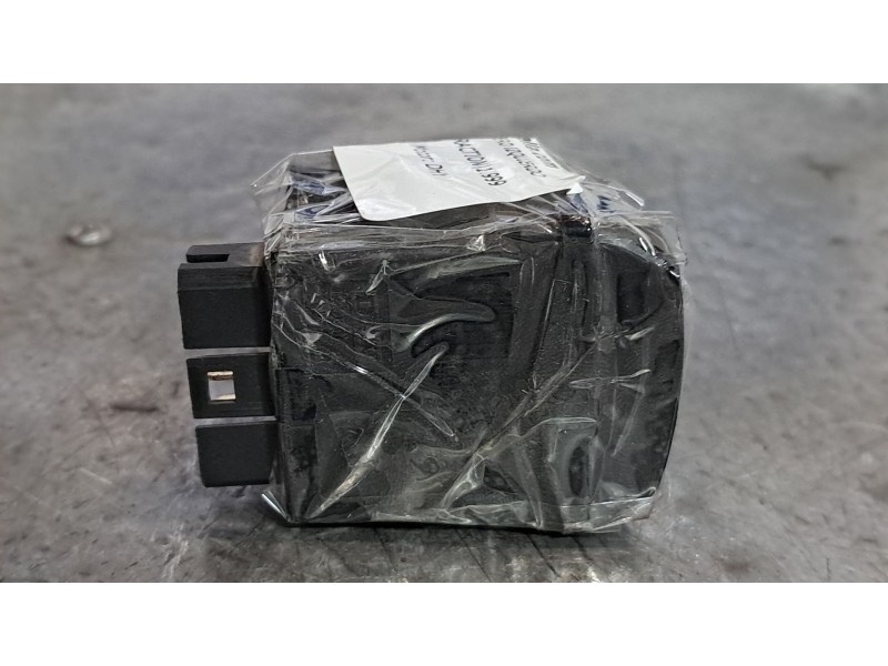 Recambio de mando elevalunas delantero izquierdo para citroen xsara 1.9 d attraction referencia OEM IAM    Recambio de mando elevalunas delantero izquierdo para citroen xsara 1.9 d attraction referencia OEM IAM