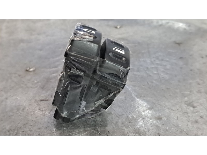 Recambio de mando elevalunas delantero izquierdo para citroen xsara 1.9 d attraction referencia OEM IAM    Recambio de mando elevalunas delantero izquierdo para citroen xsara 1.9 d attraction referencia OEM IAM