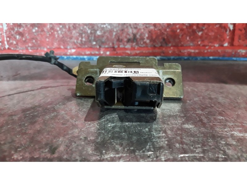 Recambio de cerra. malet. porton para nissan primera referencia OEM IAM    Recambio de cerra. malet. porton para nissan primera referencia OEM IAM