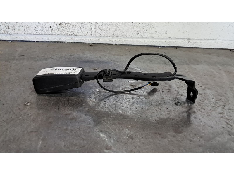 Recambio de enganche cinturon para seat leon (1p1)  | 0.05 - ...  | 0.05 - ... referencia OEM IAM IZQ  