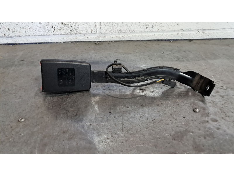 Recambio de enganche cinturon para seat leon (1p1)  | 0.05 - ...  | 0.05 - ... referencia OEM IAM IZQ  