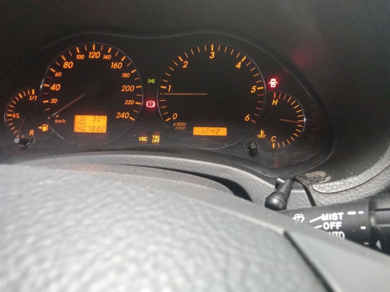 toyota avensis berlina (t25) del año 2004