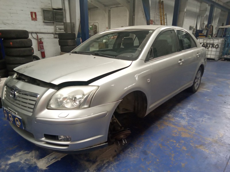 toyota avensis berlina (t25) del año 2004