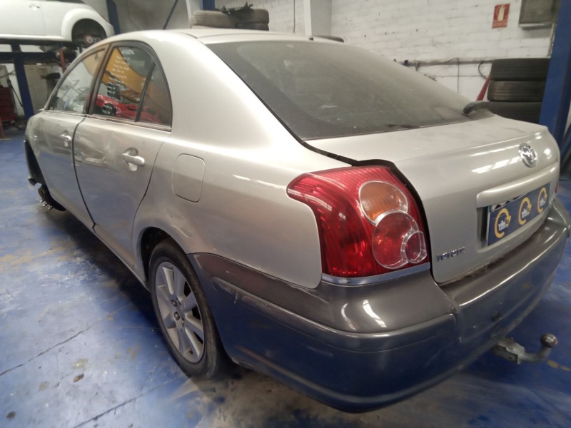toyota avensis berlina (t25) del año 2004