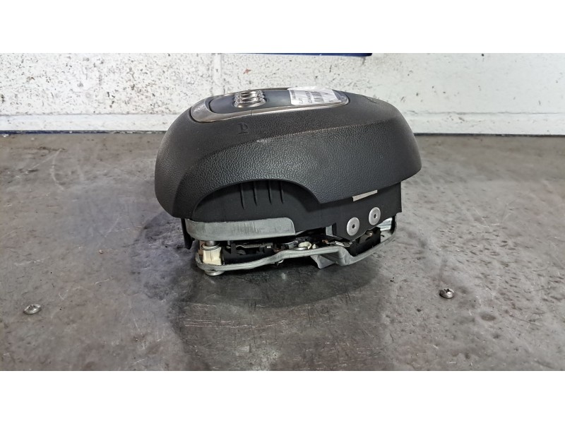 Recambio de volante para audi a4 avant (8e) 2.5 tdi referencia OEM IAM 8P0880201AK  
