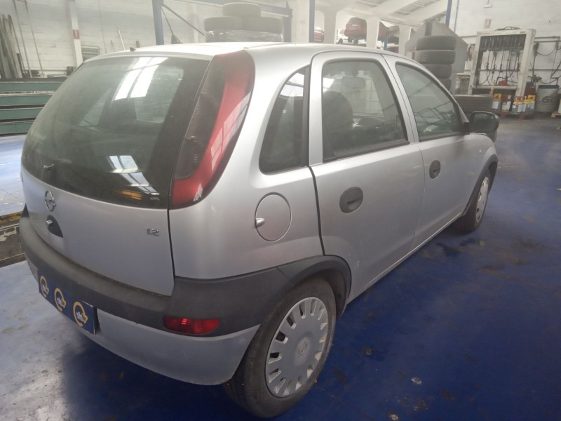opel corsa c del año 2003