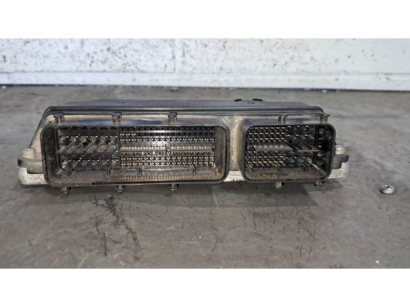 Recambio de centralita motor uce para toyota auris active referencia OEM IAM 302E4100  