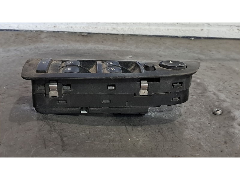 Recambio de mando elevalunas delantero izquierdo para bmw serie 1 berlina (e81/e87) 120d referencia OEM IAM   