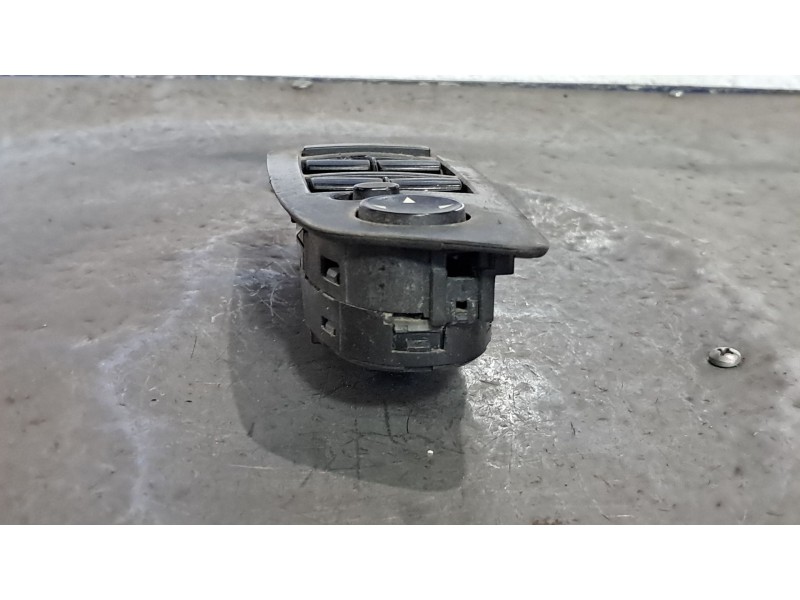 Recambio de mando elevalunas delantero izquierdo para bmw serie 1 berlina (e81/e87) 120d referencia OEM IAM   